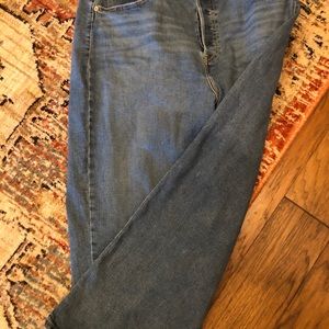 Levi’s women 16W plus rib age straight ankle button fly medium wash jean